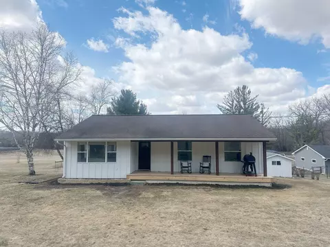 1103 College Dr, Decorah, IA 52101