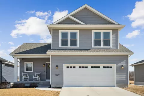1229 SE 1st St, Waverly, IA 50677