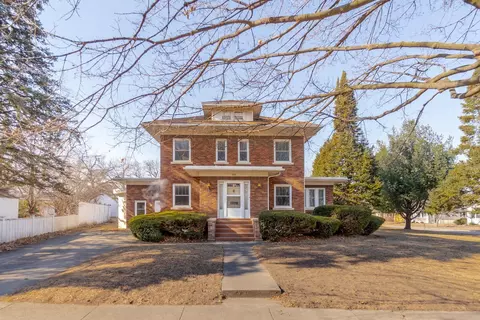 808 Lawnhill Ave, Waterloo, IA 50701