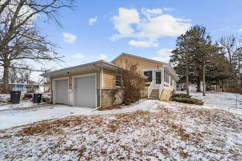 1606 Columbia Dr, Cedar Falls, IA 50613
