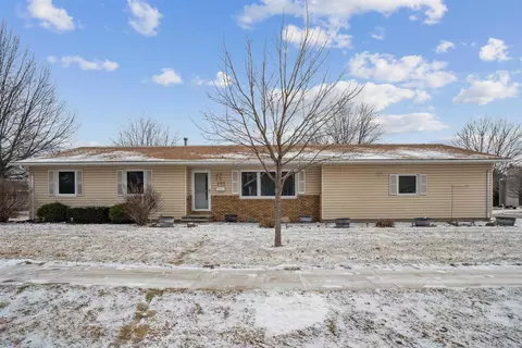 455 Olympic Dr, Waterloo, IA 50701