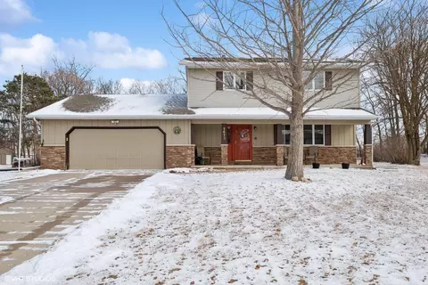 1412 Round Horn St, Waverly, IA 50677