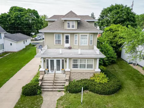 208 W 6th St, Sumner, IA 50674