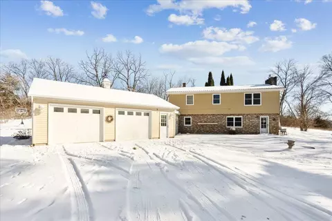 2553 Hilton Ave, Denver, IA 50622