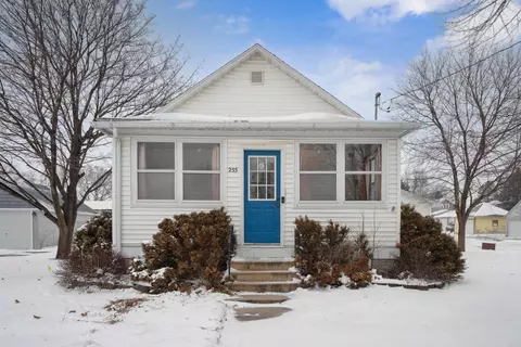 255 Young St, Jesup, IA 50648