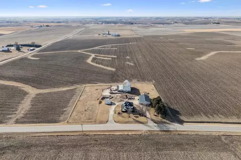 8489 Farley Rd, Farley, IA 52046 photo 2