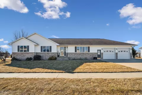 808 Sal Ave, Dunkerton, IA 50626
