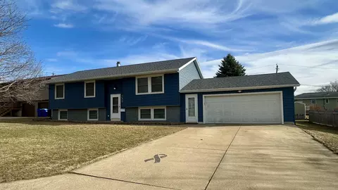 1324 1st St SE, Oelwein, IA 50662
