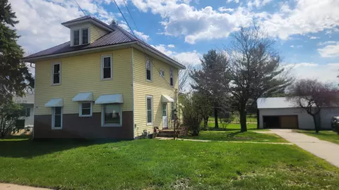 312 Commercial St, Strawberry Point, IA 52076