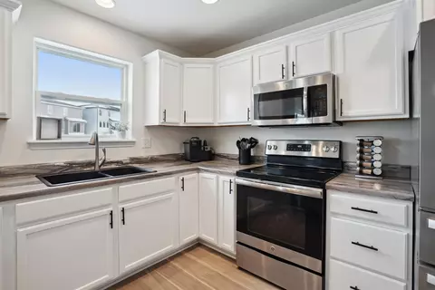 715 Grindstone Cir, Waterloo, IA 50702 photo 11