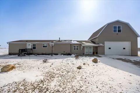 2874 270th St, Winthrop, IA 50682