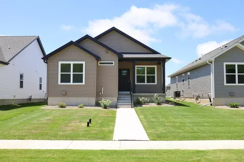 129 Axlewood Dr, Waterloo, IA 50701