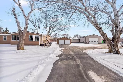 5944 Big Woods Rd, Cedar Falls, IA 50613