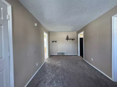 601 Gilbert St, Waterloo, IA 50707 photo 3