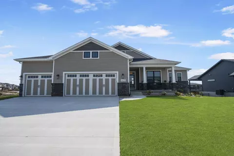4425 Granite Ridge Rd, Cedar Falls, IA 50613