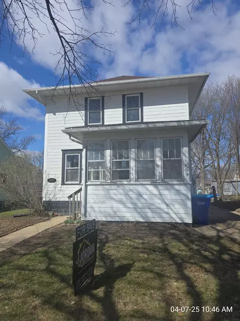 806 NE 1st Ave, Oelwein, IA 50662