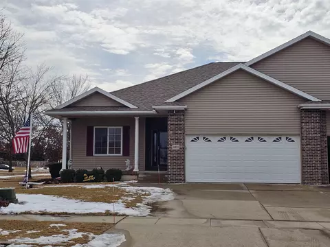 4821 Briarwood Dr, Cedar Falls, IA 50613
