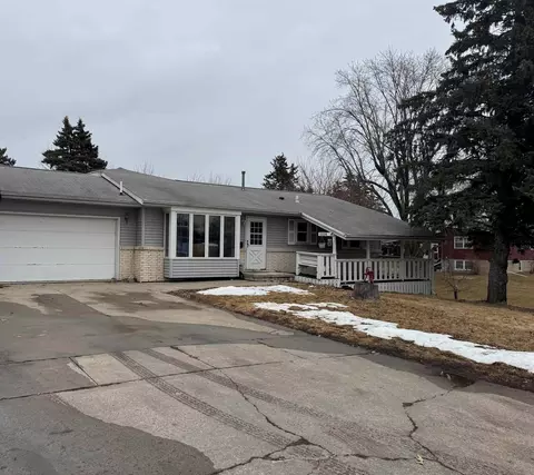 1114 N 10th Ave, Newton, IA 50208
