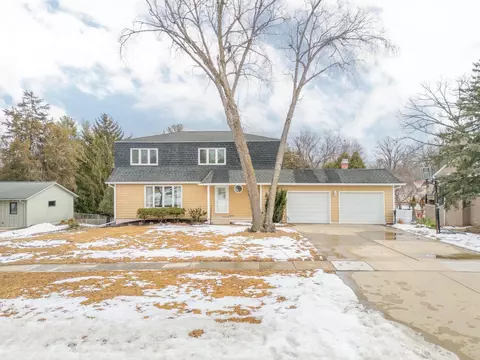 2701 Minnetonka Dr, Cedar Falls, IA 50613