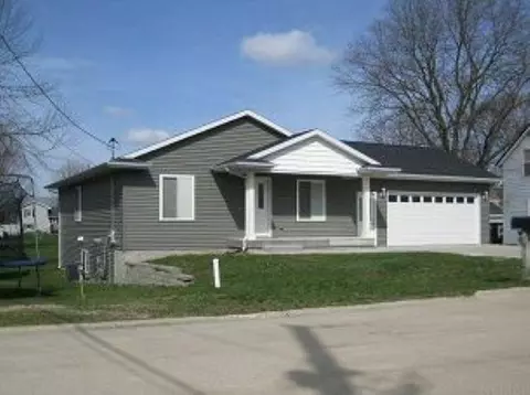 1017 SW 7th Ave, Independence, IA 50644