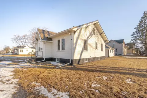 611 E 1st St, Sumner, IA 50674 photo 27