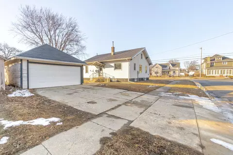 611 E 1st St, Sumner, IA 50674 photo 26