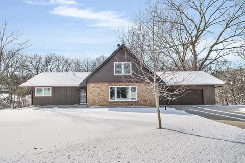 2019 Timberledge Dr, Cedar Falls, IA 50613