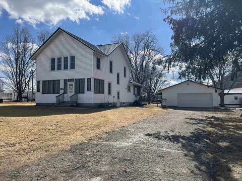 704 Jefferson Ave, Harpers Ferry, IA 52146