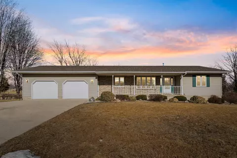 312 Westwood Dr, Strawberry Point, IA 52076