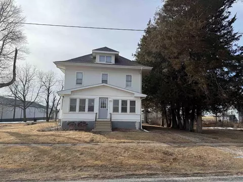 208 Washington St, Holland, IA 50642