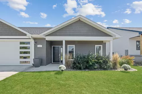 120 Cathy Jean Ct, Waterloo, IA 50701
