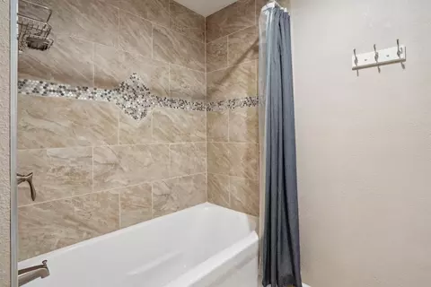 1916 Red Tail Dr, Waterloo, IA 50701 photo 38