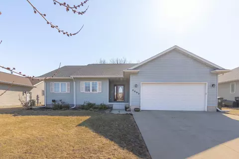 2503 Green Creek Rd, Cedar Falls, IA 50613