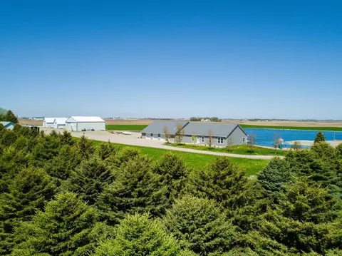 940 250th St, Sheffield, IA 50475