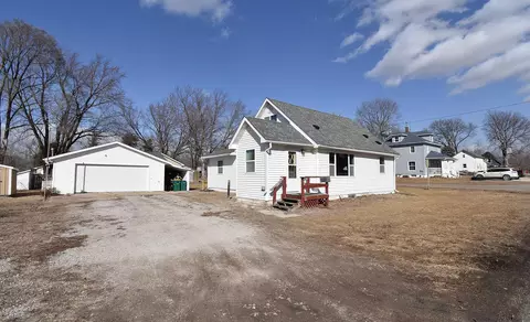 111 Spruce St, Quasqueton, IA 52326