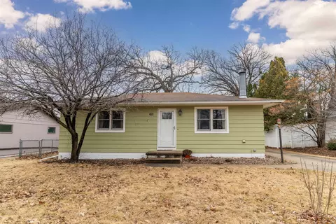 611 Baker Dr, Cedar Falls, IA 50613