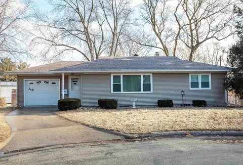 115 SW Iowa Ct, Waverly, IA 50677