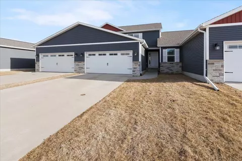1011 Loren Dr, Cedar Falls, IA 50613