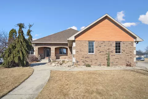 3723 Pheasant Dr, Cedar Falls, IA 50613