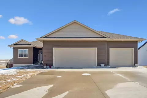 107 Pirate St, Hudson, IA 50643