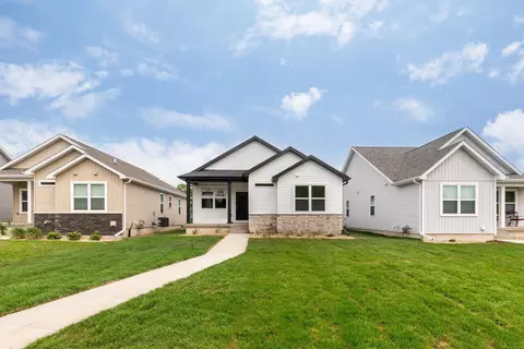 118 Axlewood Dr, Waterloo, IA 50701
