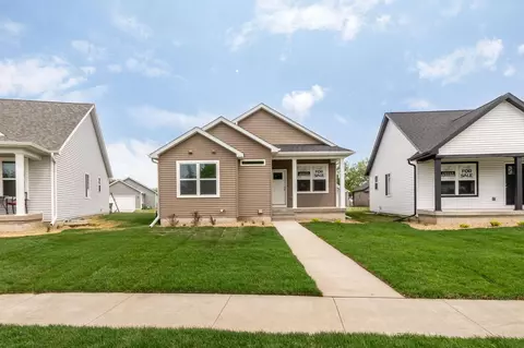 124 Axlewood Dr, Waterloo, IA 50701