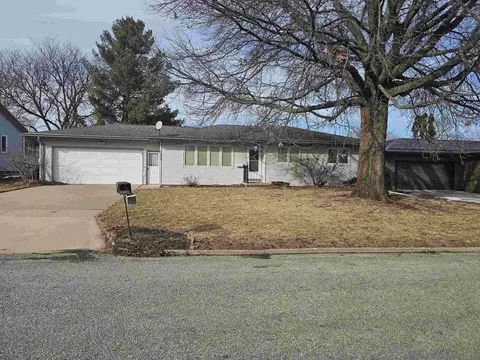 126 Barryington Dr, Waterloo, IA 50701