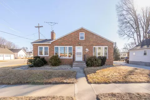 1520 5th St, Gilbertville, IA 50634