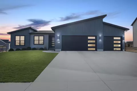 1451 Audubon Dr, Waterloo, IA 50701