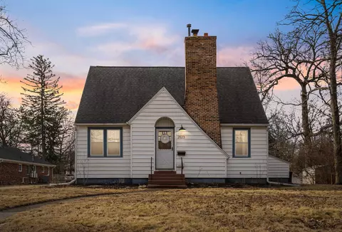 2523 Rainbow Dr, Cedar Falls, IA 50613