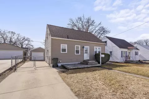 1150 E Mitchell Ave, Waterloo, IA 50702 photo 2