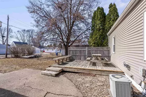 1150 E Mitchell Ave, Waterloo, IA 50702 photo 4