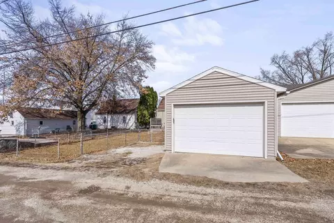 1150 E Mitchell Ave, Waterloo, IA 50702 photo 8