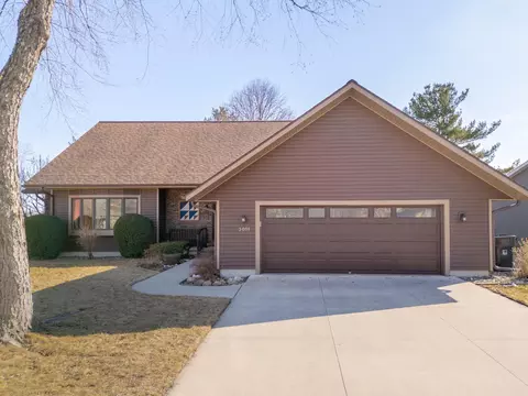 3011 Abraham Dr, Cedar Falls, IA 50613